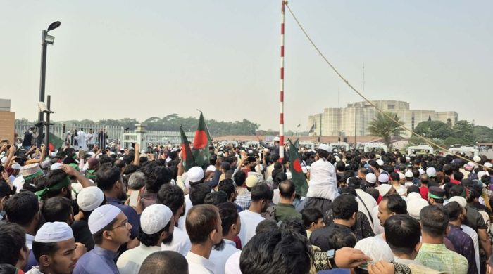 সংসদ প্লাজায় পৌঁছেছে ওসমান হাদির লাশ, লাখো মানুষের ঢল