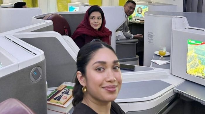 বাসা থেকে এভারকেয়ারে জোবাইদা ও জাইমা রহমান