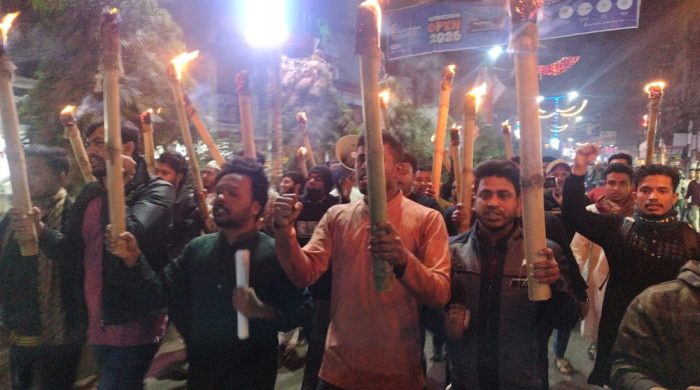 ফেনীতে শহীদ ওসমান হাদি হ ত্যা র বিচারের দাবিতে এনসিপির মশাল মি ছি ল