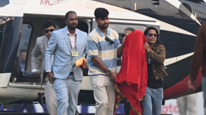 হেলিকপ্টারে মাঠে নামল বিপিএল ট্রফি