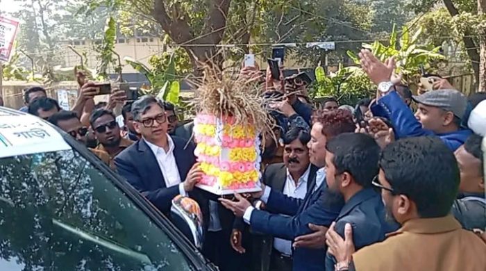 সালাহউদ্দিন আহমেদের সঙ্গে লামা উপজেলা বিএনপি নেতাকর্মীদের শুভেচ্ছা বিনিময়