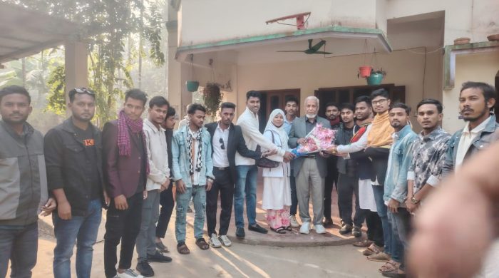 কক্সবাজার জেলা বি এনপি সভাপতি শাহজাহান চৌধুরীর সাথে সৌজন্য স্বাক্ষাত করলেন উখিয়া কলেজ ছাত্র দলের নতুন কমিটি
