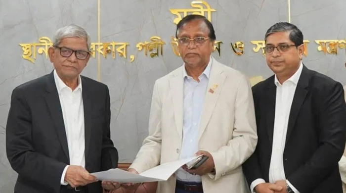 ঢাকা দক্ষিণ সিটির প্রশাসক হিসেবে দায়িত্ব গ্রহণ করেছেন আব্দুস সালাম