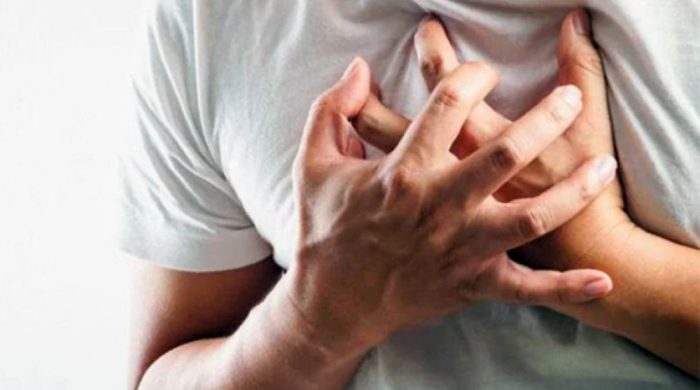 বুকে ব্য'থা হলে যেসব কাজ ভু'লে'ও করবেন না