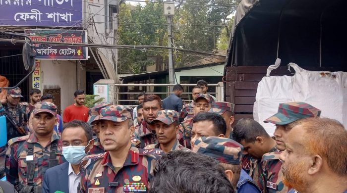 ফেনীর এস.এ পরিবহনে যৌথবাহিনীর অভিযান, অবৈধ সরঞ্জাম'সহ চারজন আটক:-