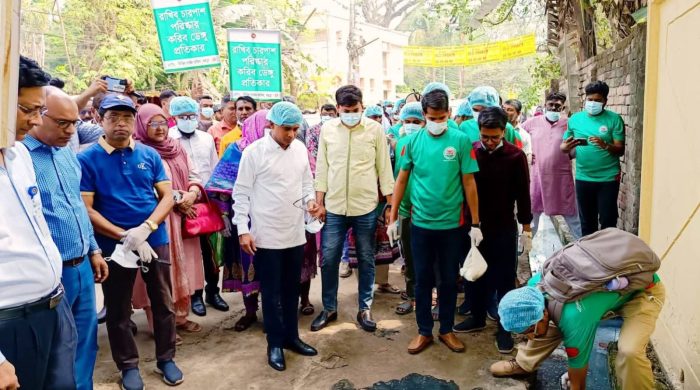 বগুড়ায় ডেঙ্গুসহ মশাবাহিত রোগ প্রতিরোধে পরিষ্কার-পরিচ্ছন্নতা অভিযান