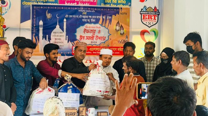 ওয়েলফেয়ার ব্লাড এন্ড সোস্যাল ফাউন্ডেশনের উদ্যোগে শ্রমজীবী মানুষের মাঝে ইফতার ও ঈদ সামগ্রী বিতরণ
