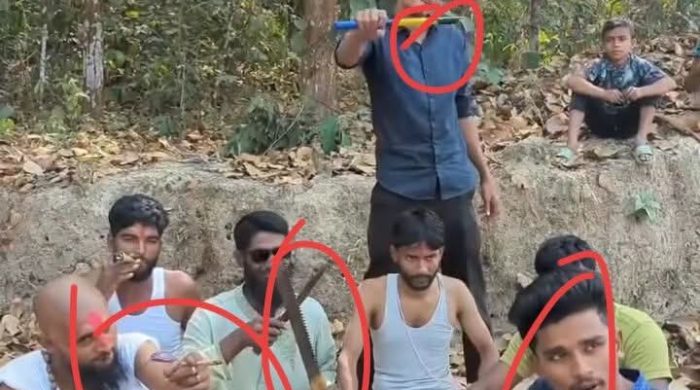 টাঙ্গাইলে দেশীয় অস্ত্রের মহড়া: মধুপুরের নাম জড়িয়ে ভাবমূর্তি ক্ষুণ্ণের অভিযোগ, ব্যবস্থা নেওয়ার দাবি