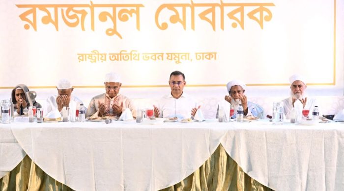 এতিম ও ওলামা-মাশায়েখদের সঙ্গে ইফতার করেছেন বিএনপি চেয়ারম্যান ও প্রধানমন্ত্রী জনাব তারেক রহমান।