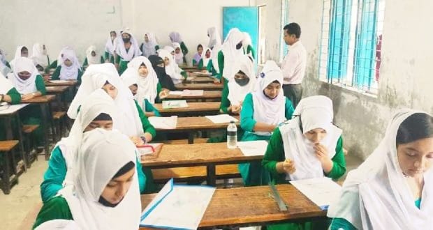 সারা বাংলাদেশের ন্যায় গাইবান্ধা জেলাতেও অনুষ্ঠিত হচ্ছে এসএসসি পরীক্ষা