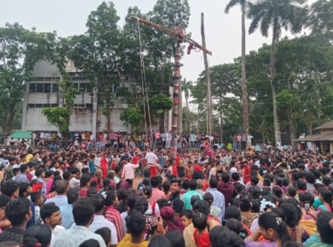 চৈত্রসংক্রান্তি উপলক্ষে দুর্গাপুরেম ঐতিহ্যবাহী চড়কপূজা অনুষ্ঠিত।