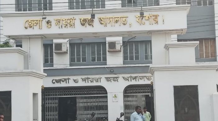 ক্ষমতার অপব্যবহার ও দু'র্নী'তির অ'ভি'যোগে যশোরে বিচারকের বিরুদ্ধে মা'ম'লা
