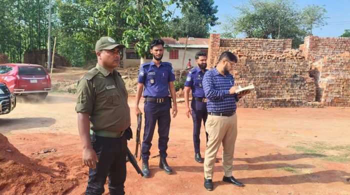 লামায় অবৈধ ইটভাটায় মোবাইল কোর্টের অভিযান: ২ লাখ টাকা জরিমানা, পরিবেশ রক্ষায় কঠোর অবস্থানে প্রশাসন