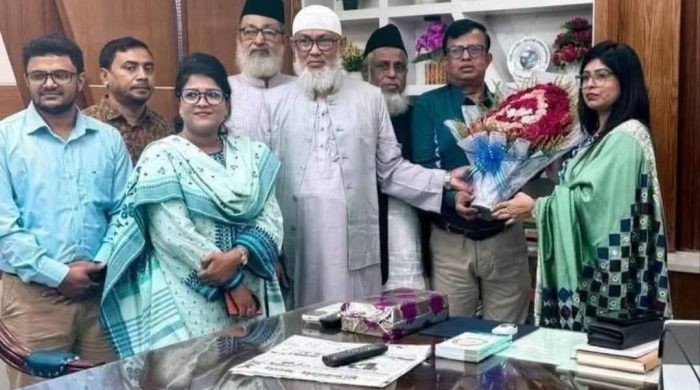 গণতান্ত্রিক রাষ্ট্রে জনপ্রতিনিধির মর্যাদা ও প্রশাসনিক শিষ্টাচার