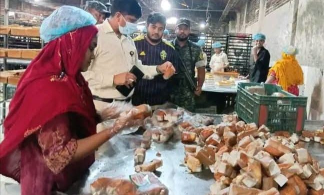 কেক তৈরিতে পচা ডিম,বেকারিকে ৪০ হাজার টাকা জরিমানা